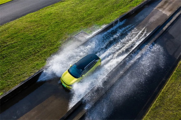 品牌丨合资品牌销冠续写传奇：上汽大众以"油电并进"迎战2025