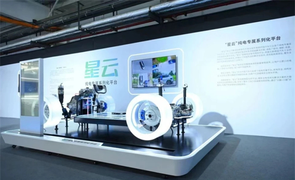 汽车强国路上，步履不停的上汽