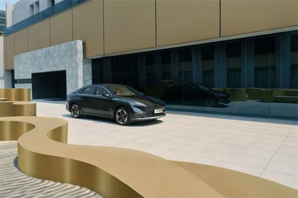 上汽向上 昂首挺胸