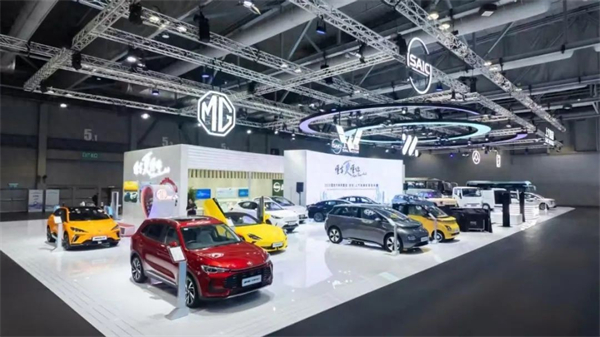 上汽用半年时间，展现出中国汽车“头雁”的变革伟力