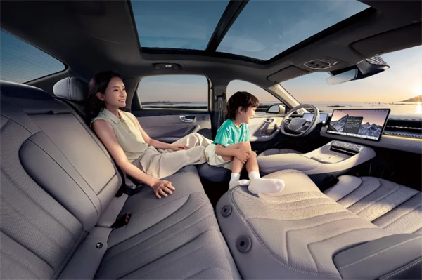 荣威M7 DMH：既要“大美好”，也要“真智能”