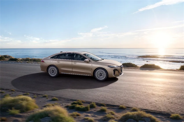 荣威M7 DMH：既要“大美好”，也要“真智能”