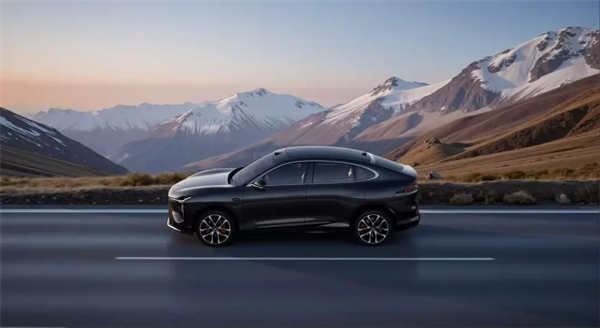 智己上演汽车界“戴维斯双击”