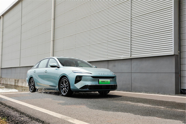 7.98万起！荣威纯电D6上市，A+级市场迎来“价值王者”