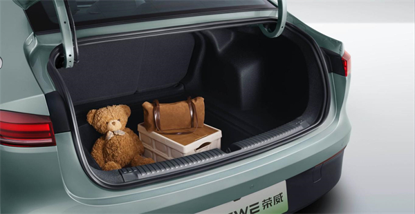 7.98万起！荣威纯电D6上市，A+级市场迎来“价值王者”