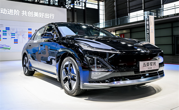 上汽亮相“2025上海碳博会”