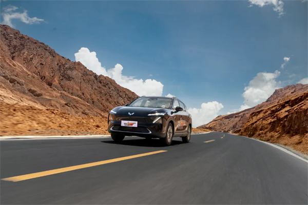 置换补贴价8.98万元起！五菱星光S 2025款正式上市，以「大快好省」打造全场景家庭出行体验！