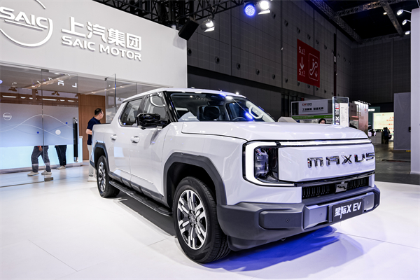 上汽“一体化轻量智能底盘”亮相2025工博会