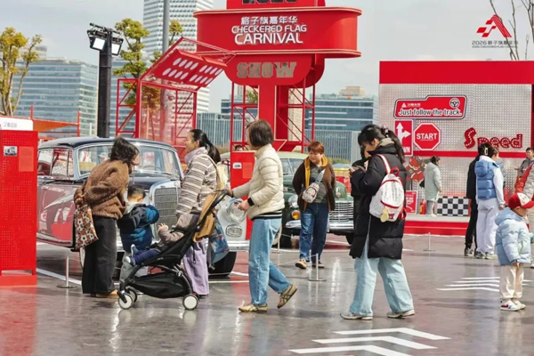 2026格子旗嘉年华燃动申城！凯迪拉克携手周冠宇共启速度盛宴