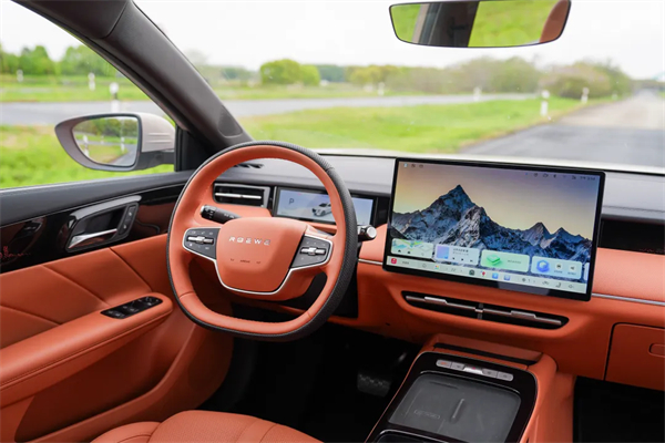 全新荣威i6实证：国民家轿就该有“豪华待遇”