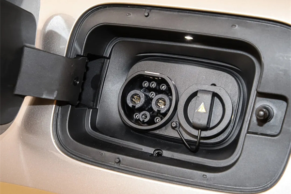 29.98万起！大众旗舰ID.ERA 9X正式上市，1600km续航+空气悬架+Momenta R7大模型