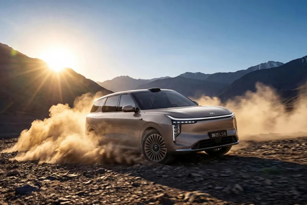 上汽“双百”答卷：自主撑腰，技术筑基，重塑龙头